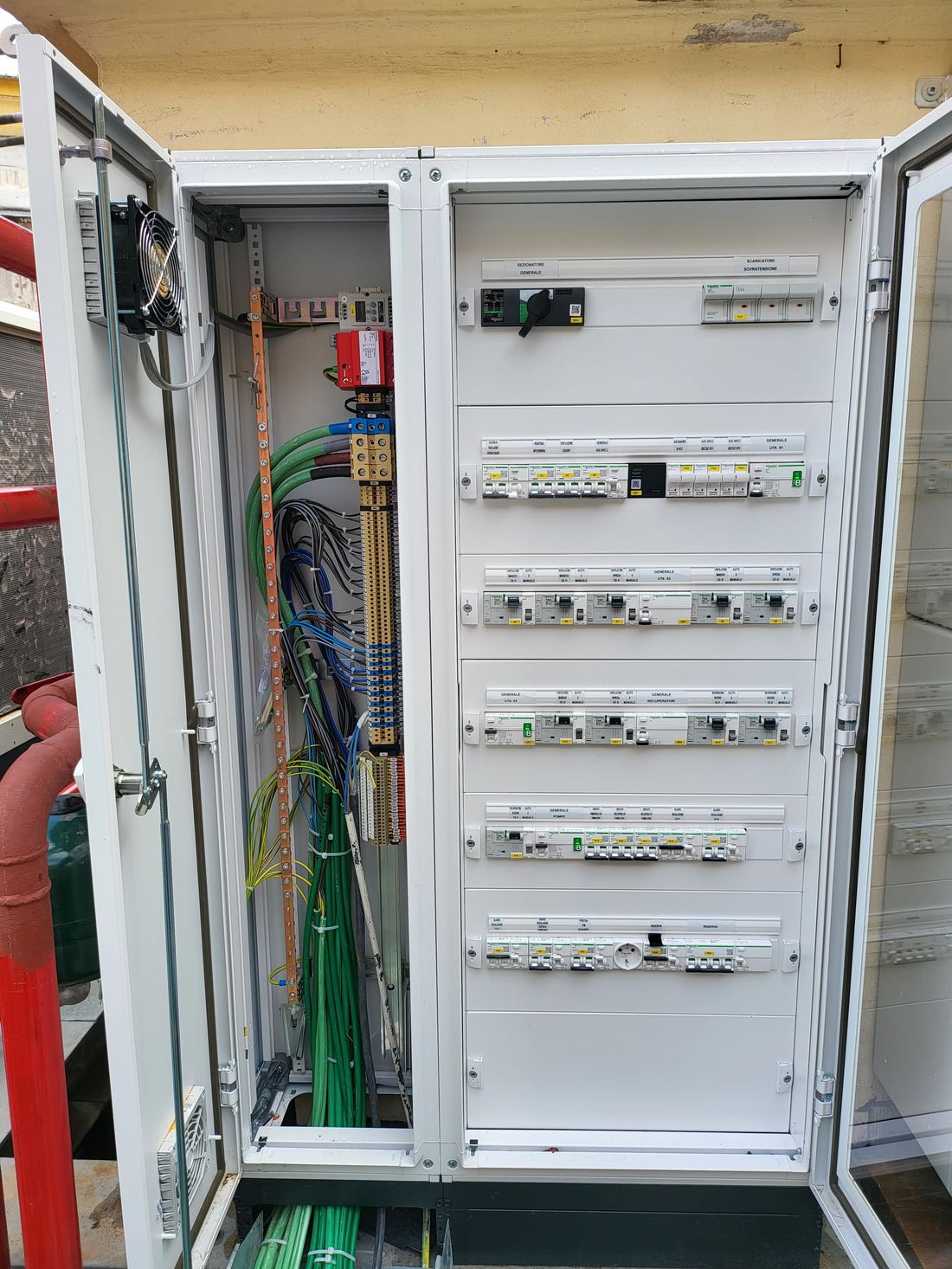 Quadro elettrico di distribuzione installato da Diana Appalti